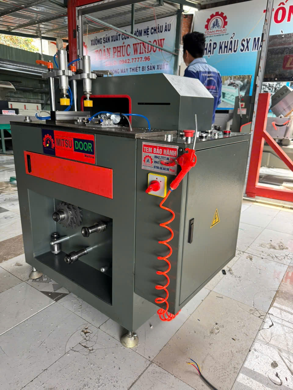 Máy phay thay dao nhanh nhập khẩu - tặng kèm 2 lưỡi xingfa cánh và khung