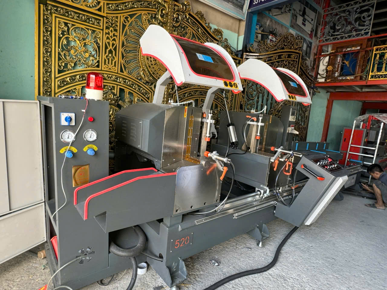 Máy cắt 520-550 phiên bản mới nhất cắt góc ngoài thước điện tử