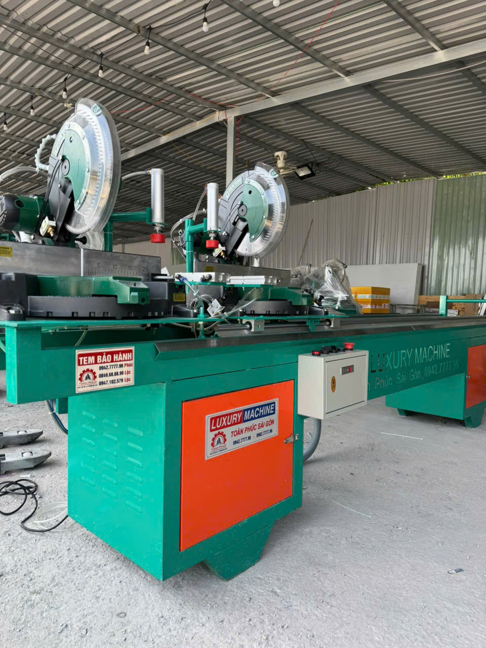 Máy cắt 2 đầu Lưỡi 305 MC cắt được Các hệ cửa xingfa