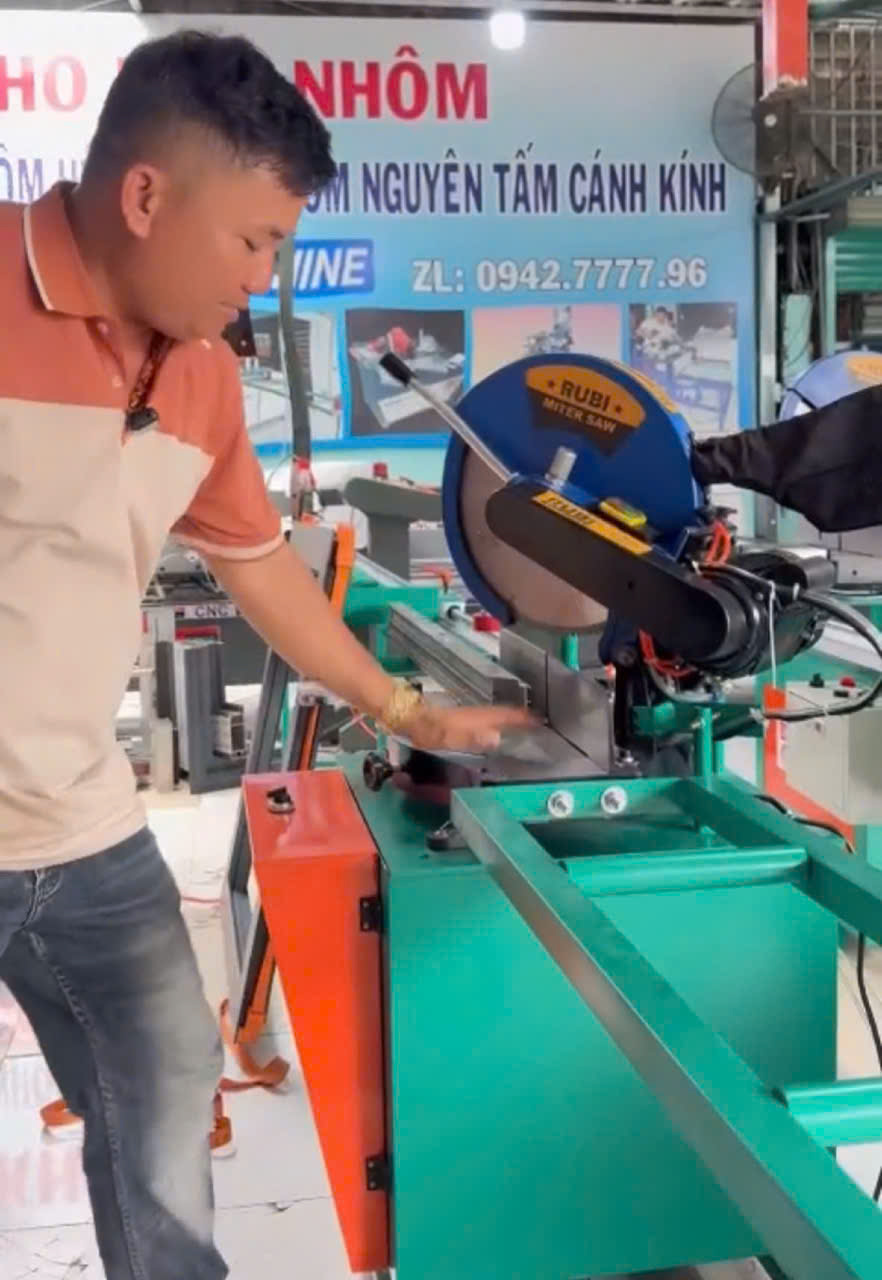 Máy cắt 1 đầu có bàn trượt hiệu RUBI lưỡi 355