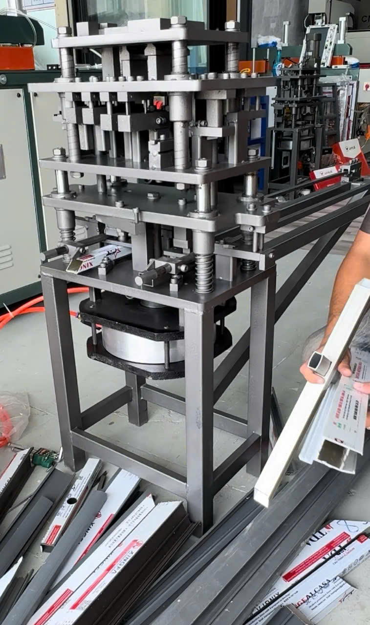 Máy đột dập 21 dao đa chức năng - đột nhôm cỏ hệ 700 hệ 1.000 hệ lùa 500 