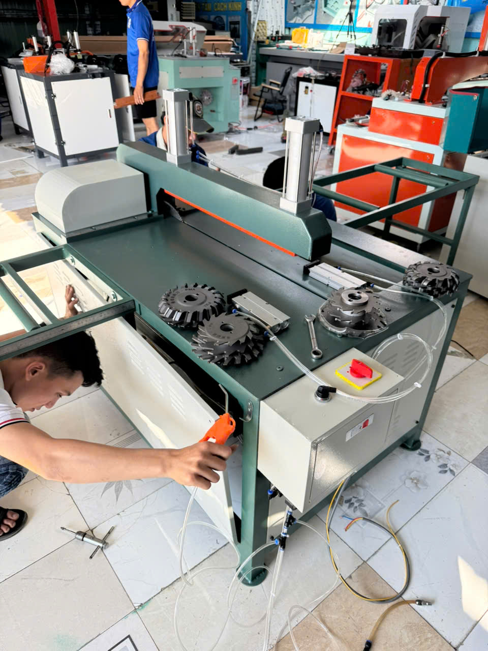 Máy cắt tấm - phay tấm - phay đa năng đầu đố